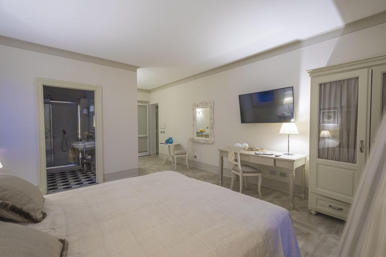 Maridea Casa Vacanza- Le Alcove Sul Mare Suites Ponza Luaran gambar